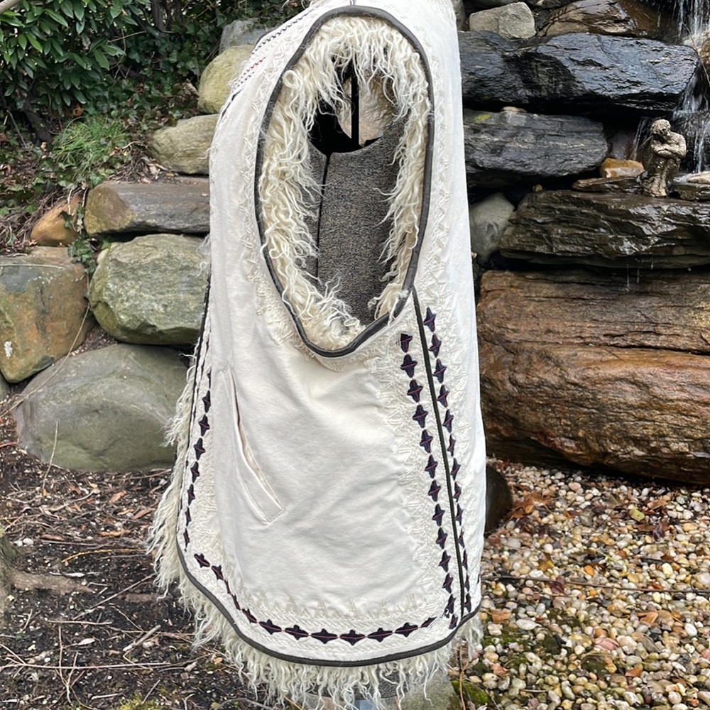 FREE PEOPLE TRENDY FAUX FUR VEST - L - NWT ! - Picture 6 of 13